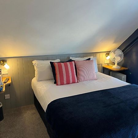 No: 1 The Esplanade Guest Accommodation. Tenby Exteriör bild