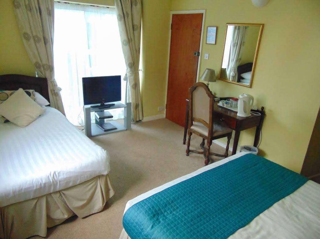No: 1 The Esplanade Guest Accommodation. Tenby Exteriör bild