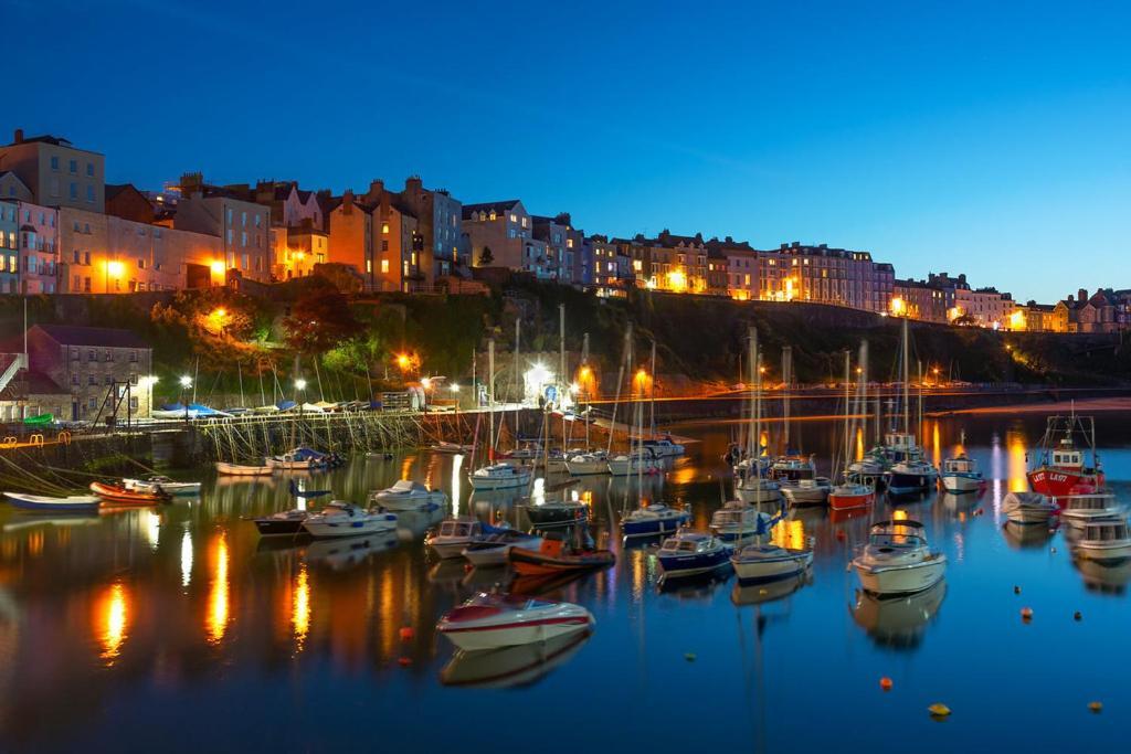 No: 1 The Esplanade Guest Accommodation. Tenby Exteriör bild