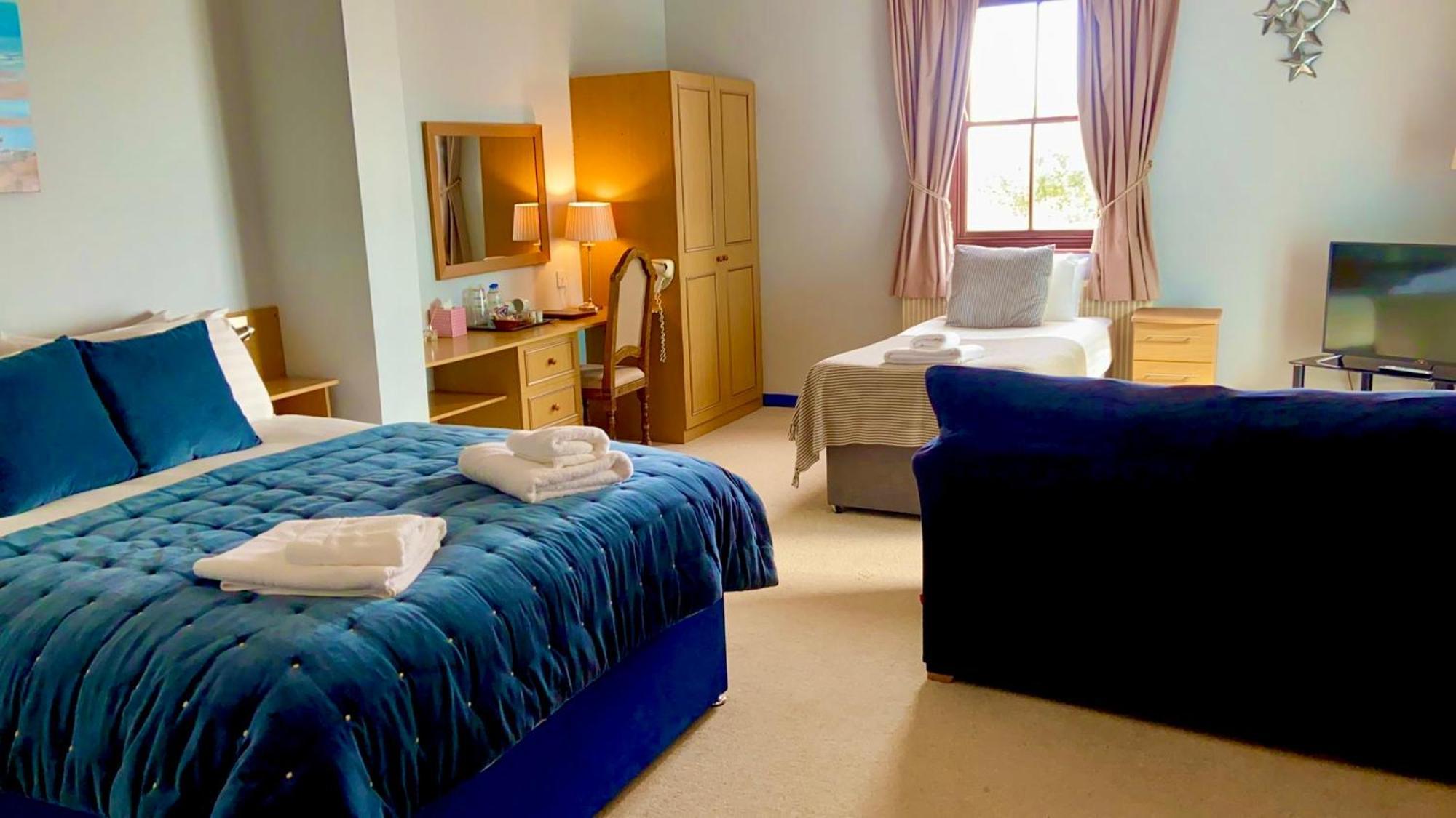 No: 1 The Esplanade Guest Accommodation. Tenby Exteriör bild