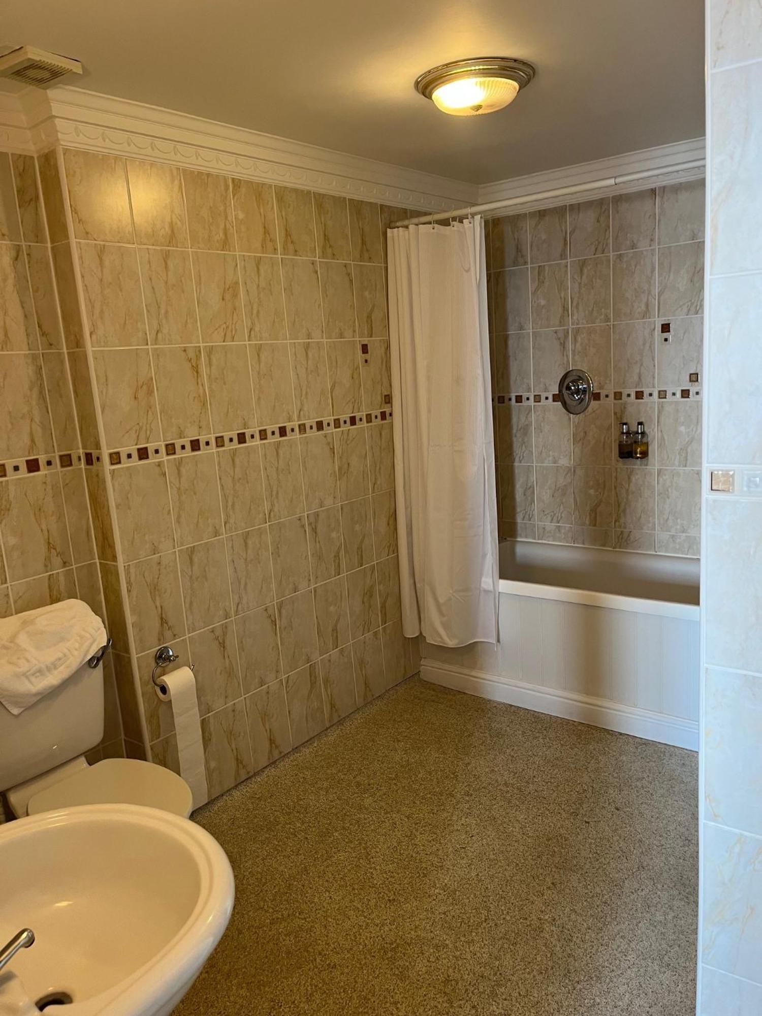 No: 1 The Esplanade Guest Accommodation. Tenby Rum bild