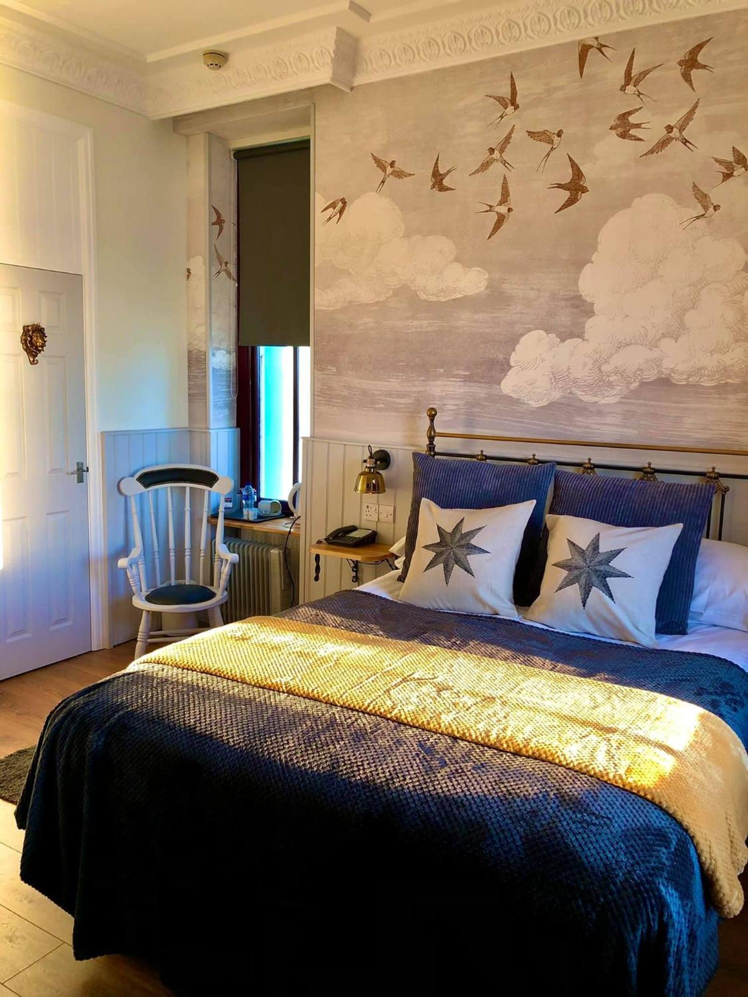 No: 1 The Esplanade Guest Accommodation. Tenby Rum bild