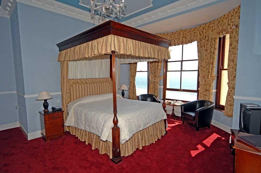 No: 1 The Esplanade Guest Accommodation. Tenby Exteriör bild