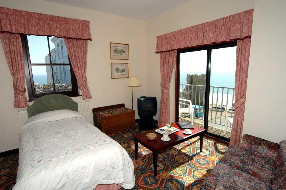No: 1 The Esplanade Guest Accommodation. Tenby Exteriör bild