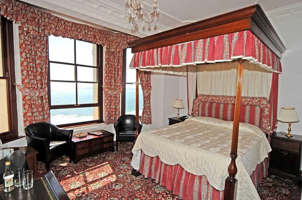 No: 1 The Esplanade Guest Accommodation. Tenby Exteriör bild