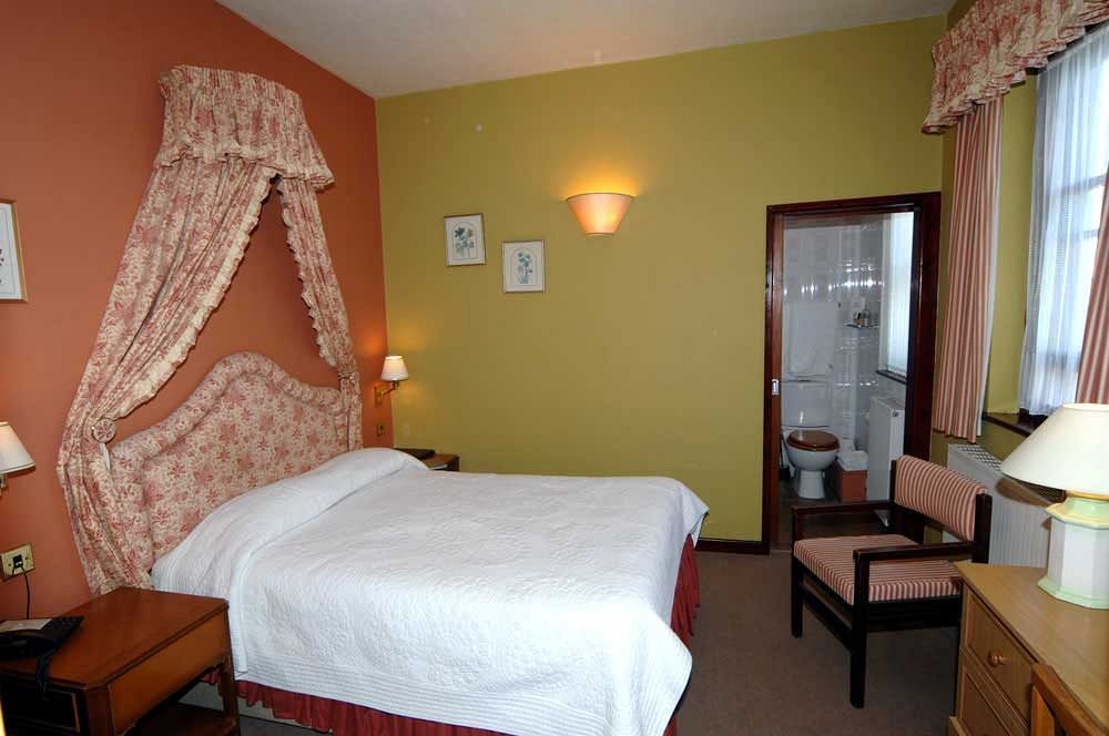 No: 1 The Esplanade Guest Accommodation. Tenby Exteriör bild