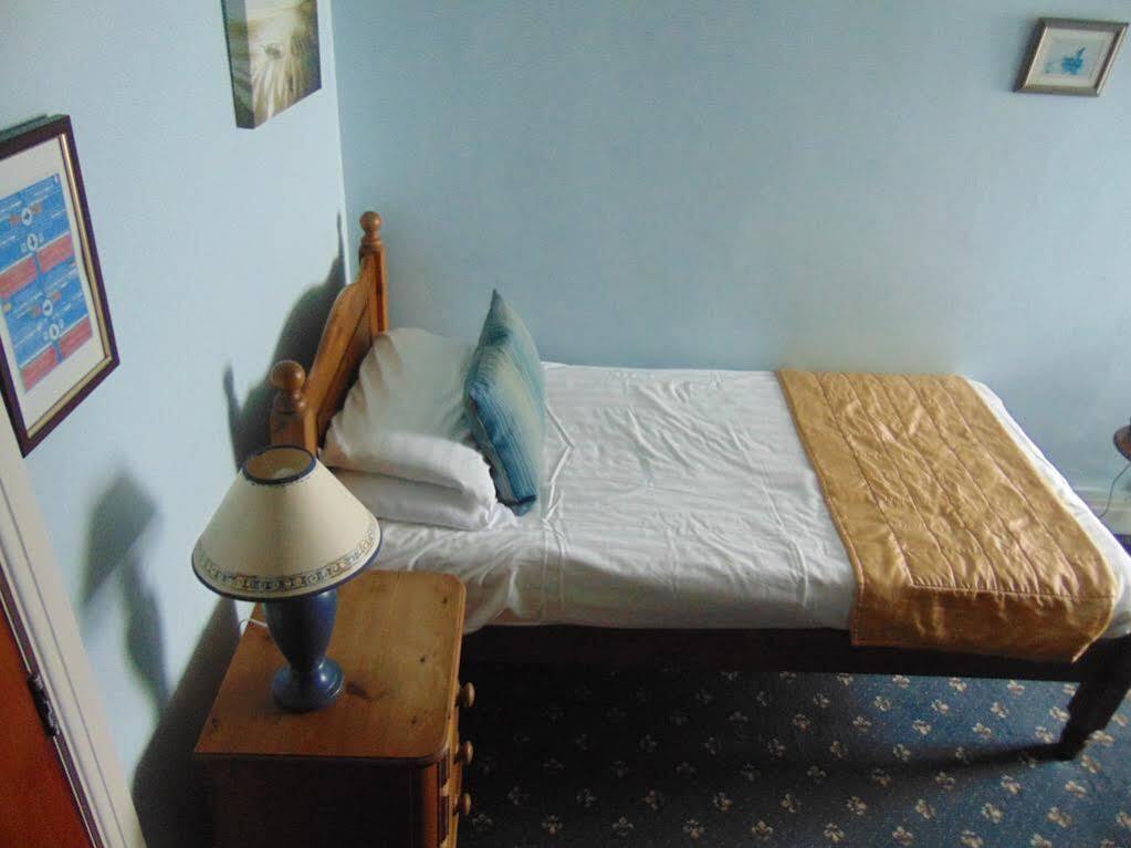 No: 1 The Esplanade Guest Accommodation. Tenby Exteriör bild